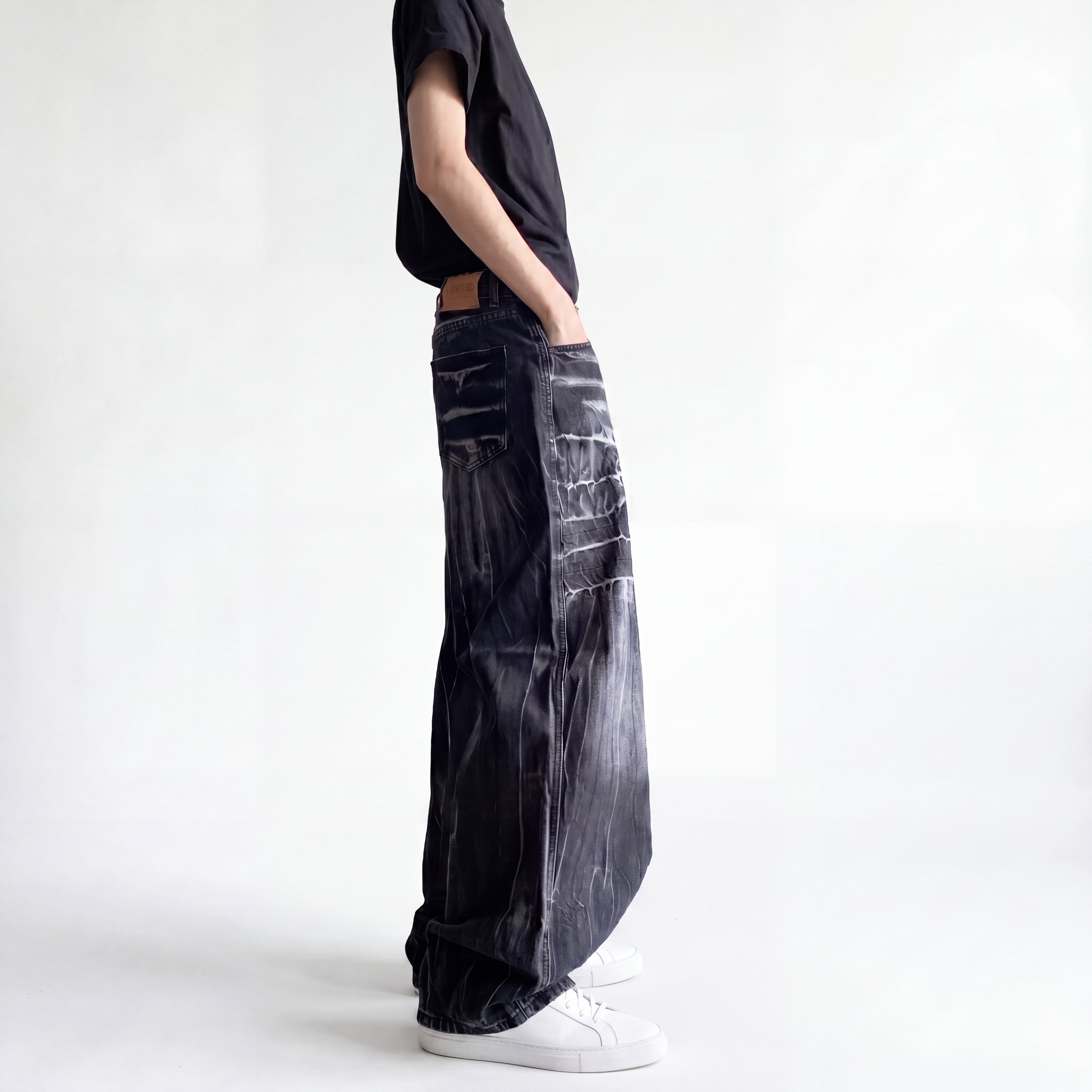 Men's Signature Wide Leg Distressed Jeans